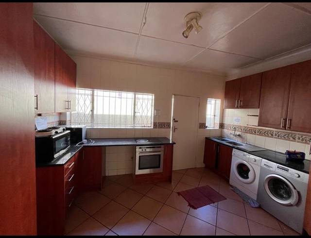 7 BEDROOM HOUSE FOR SALE IN ORANGE GROVE
